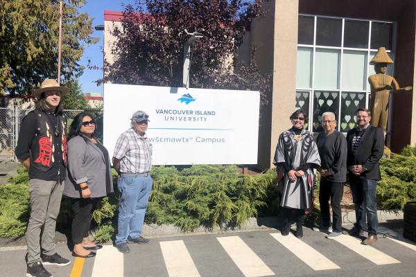 Group photo around the new sign at VIU’s campus in the qathet region 